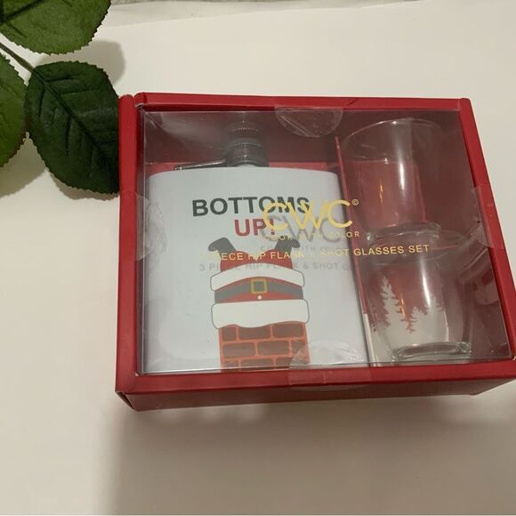 3 pc. Holiday Hip Flask & Shot Glasses Gift Set "Bottoms Up" Santa in Snowbank - Picture 2 of 4